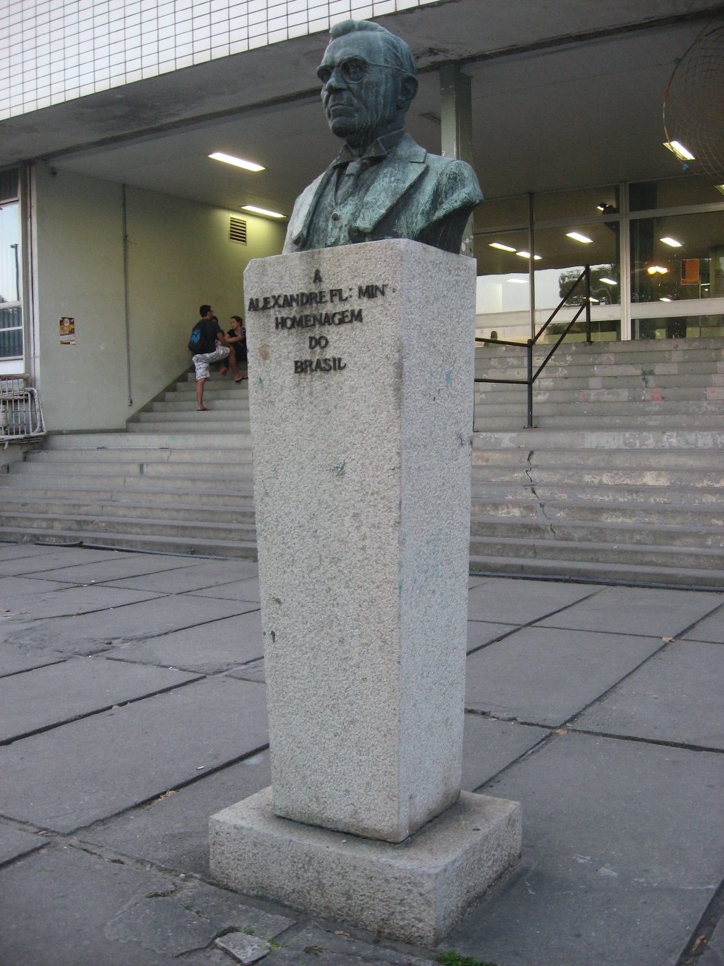 Alexander Fleming's bust (3).JPG